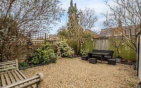 Charming 1 Bedroom Retreat In Central Windsor